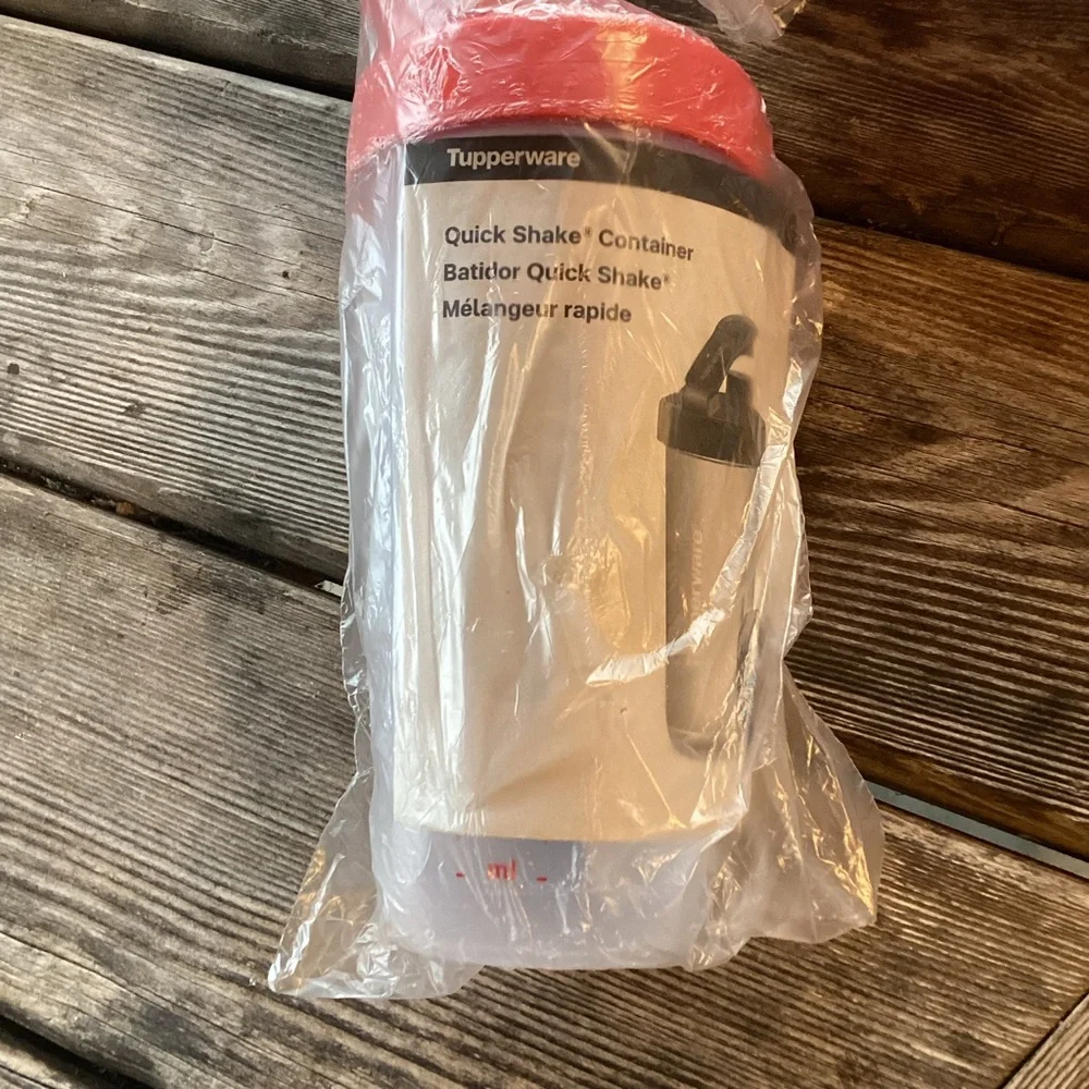 Tupperware Shake and Marinate Set in Red